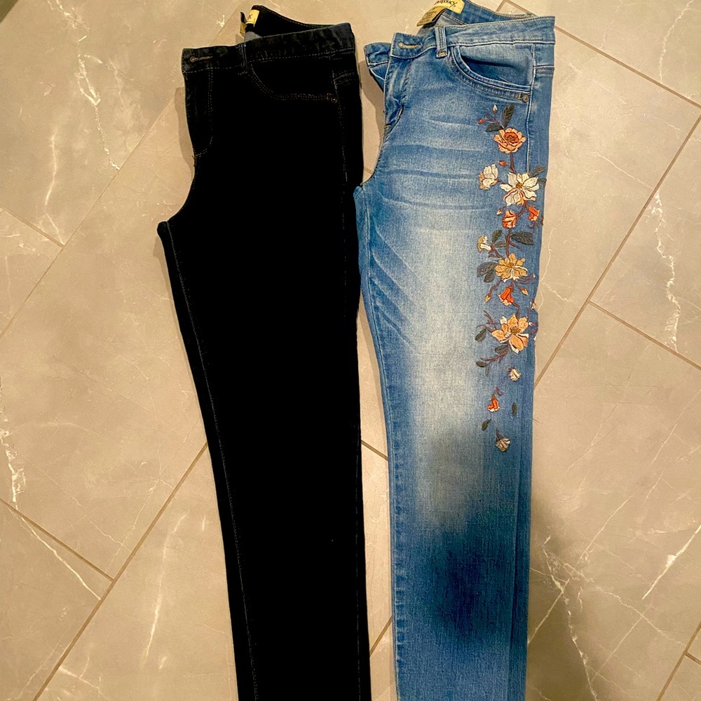 2 pairs of Democracy  jeans sold together size 6